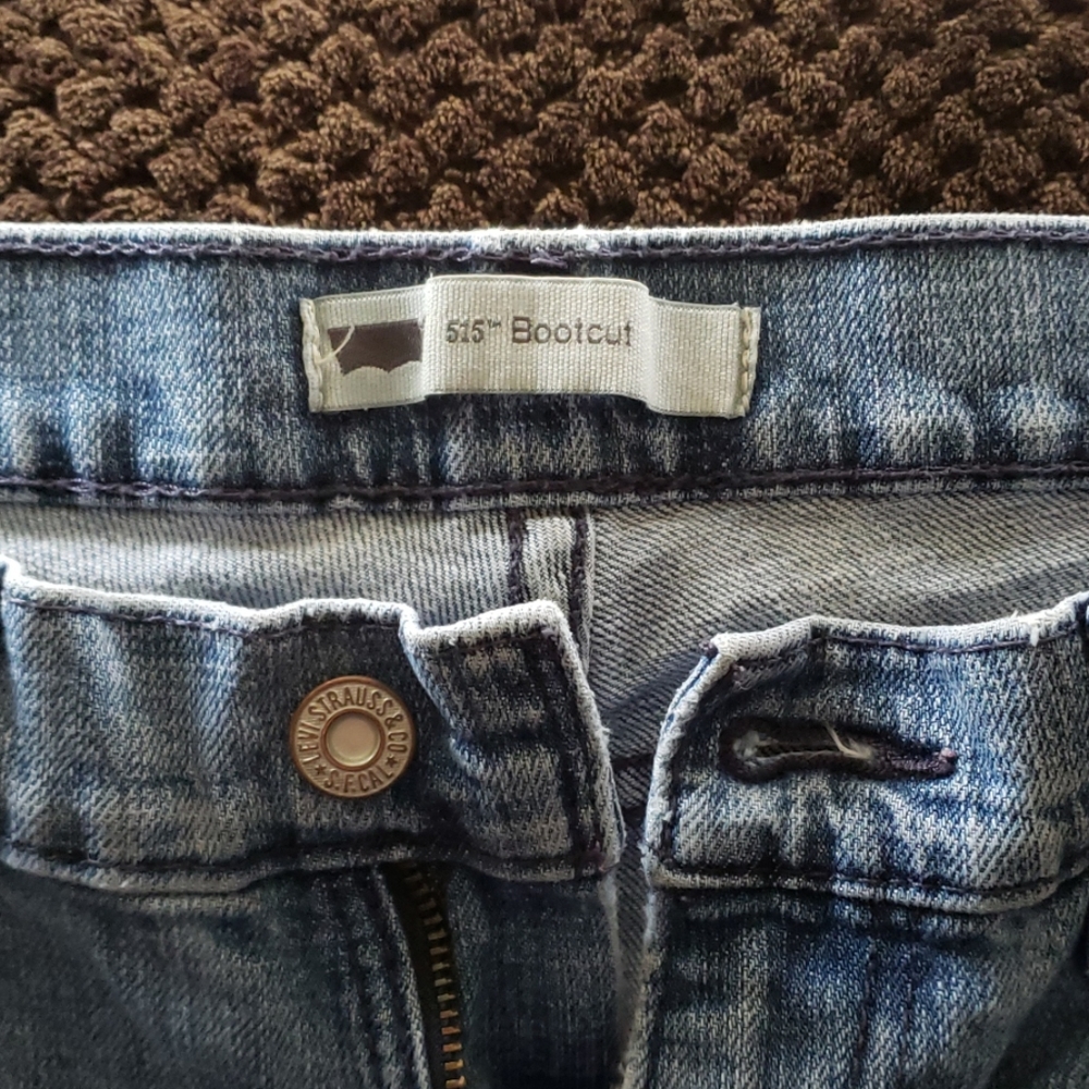 Levis - Picture 2 of 5